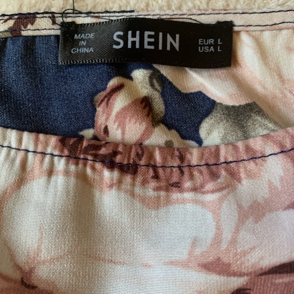 Ruffle Floral Blouse - Picture 4 of 4